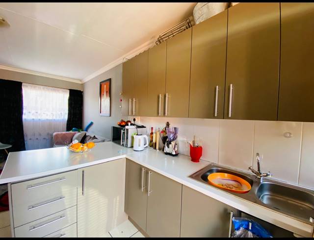 2 BEDROOM TOWNHOUSE FOR SALE IN ANNADALE